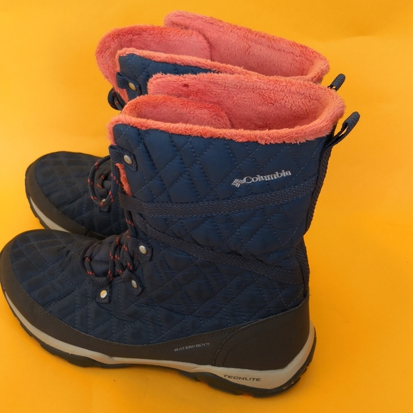 Columbia Quilted  Boots - Picture 4 of 8